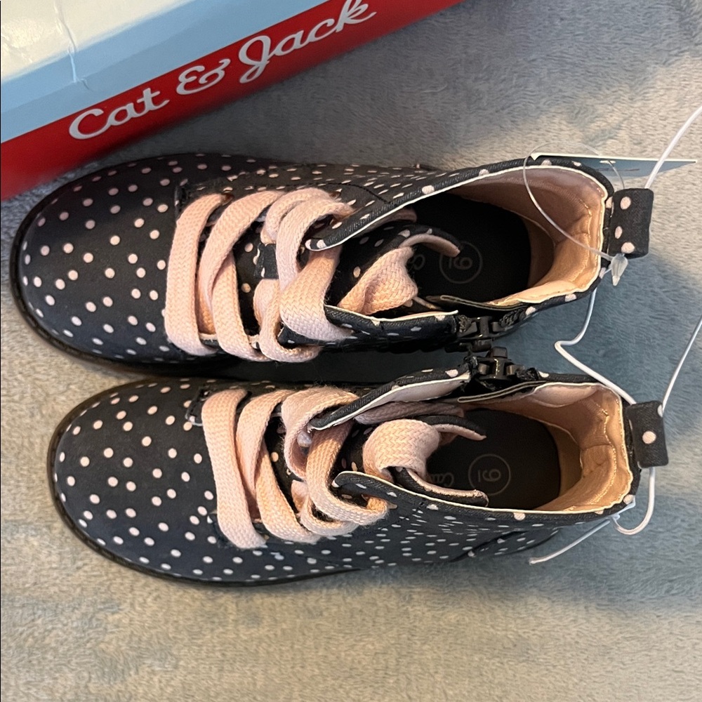 Cat & Jack Charcoal Gray Polka Dot Kids Boots with Pink Laces - Picture 7 of 9